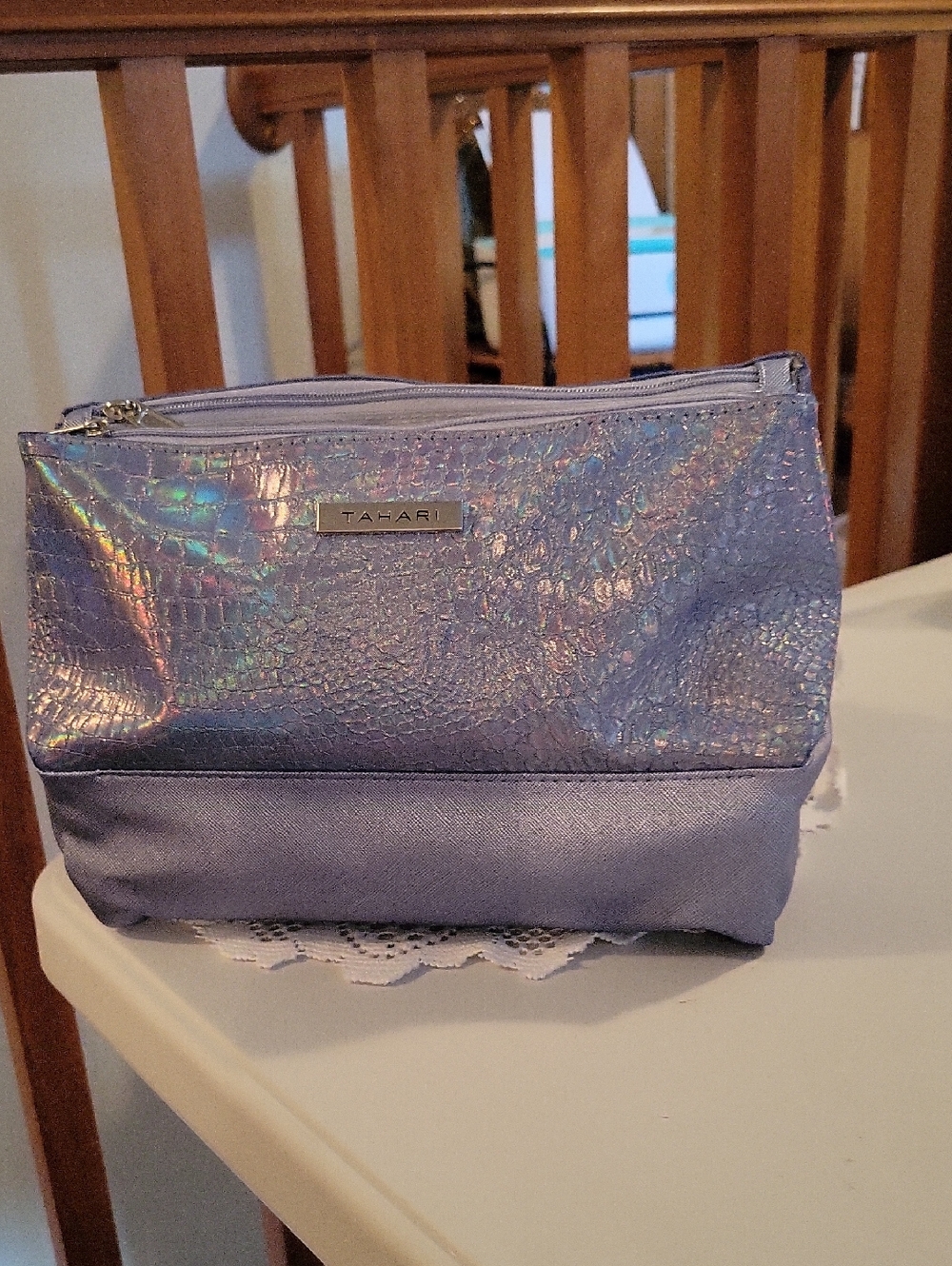 🪻Tahari holographic cosmetic bag 🪻